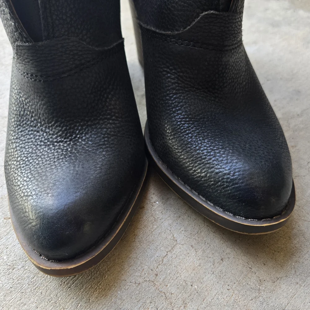LUCKY BRAND Ellehn Black Pebble Leather Pull On Notch Front Ankle Boots sz 8